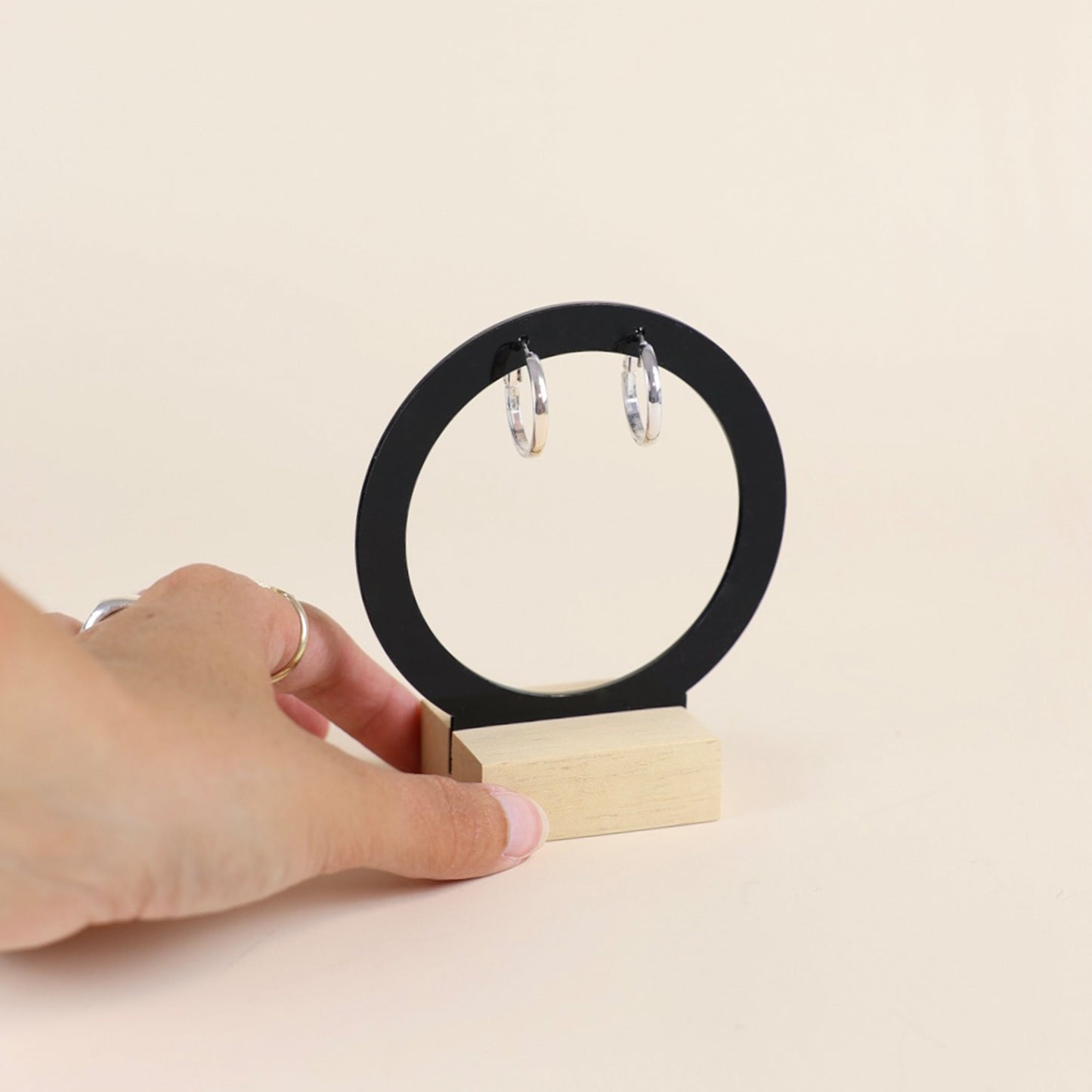 Présentoir à boucles d'oreilles minimaliste pour les boutiques et revendeurs