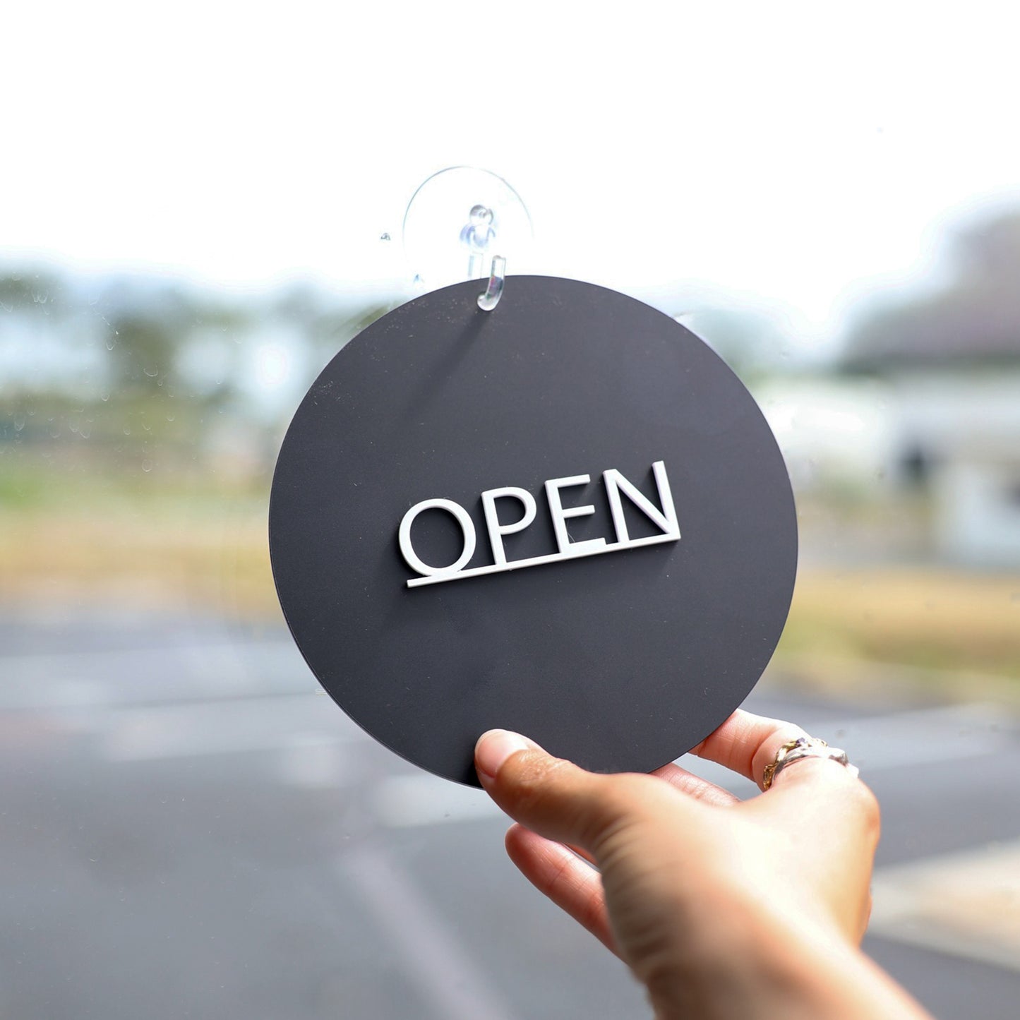 Support Open/Closed JAMIE, accessoire professionnel pour commerçants