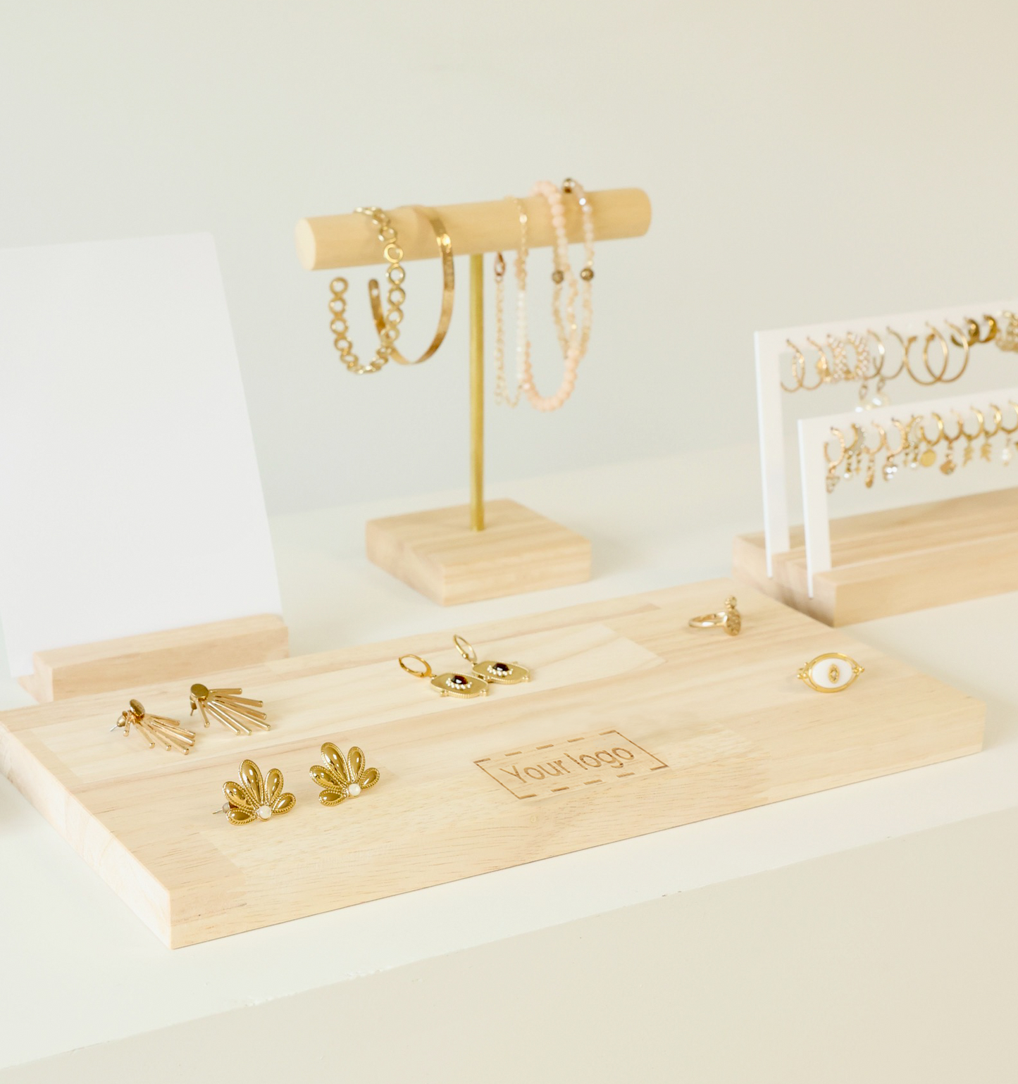Plateau en bois pour mise en scène de bijoux ou compositions