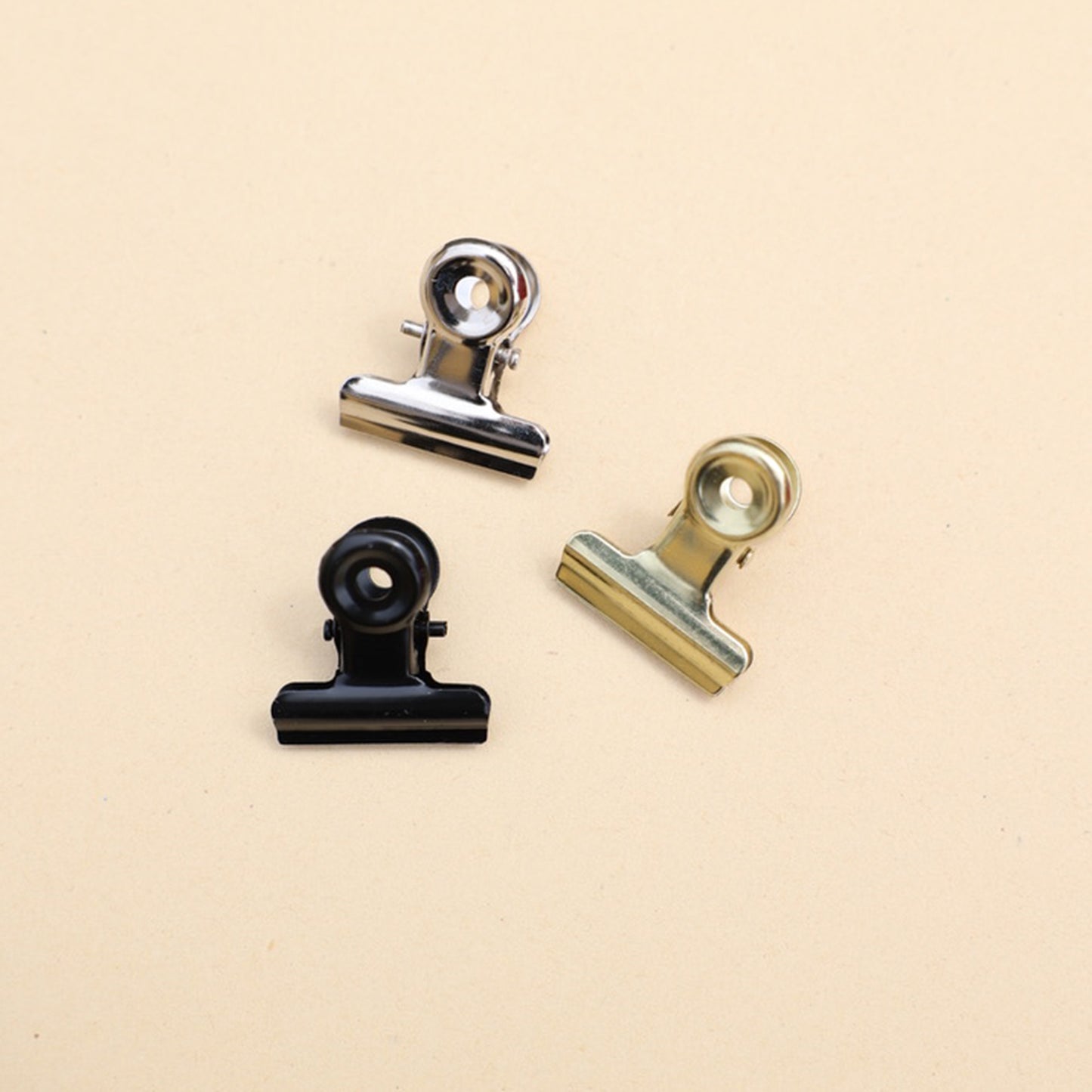 Pince clippante en métal pour présentoir à carte - Makk Design