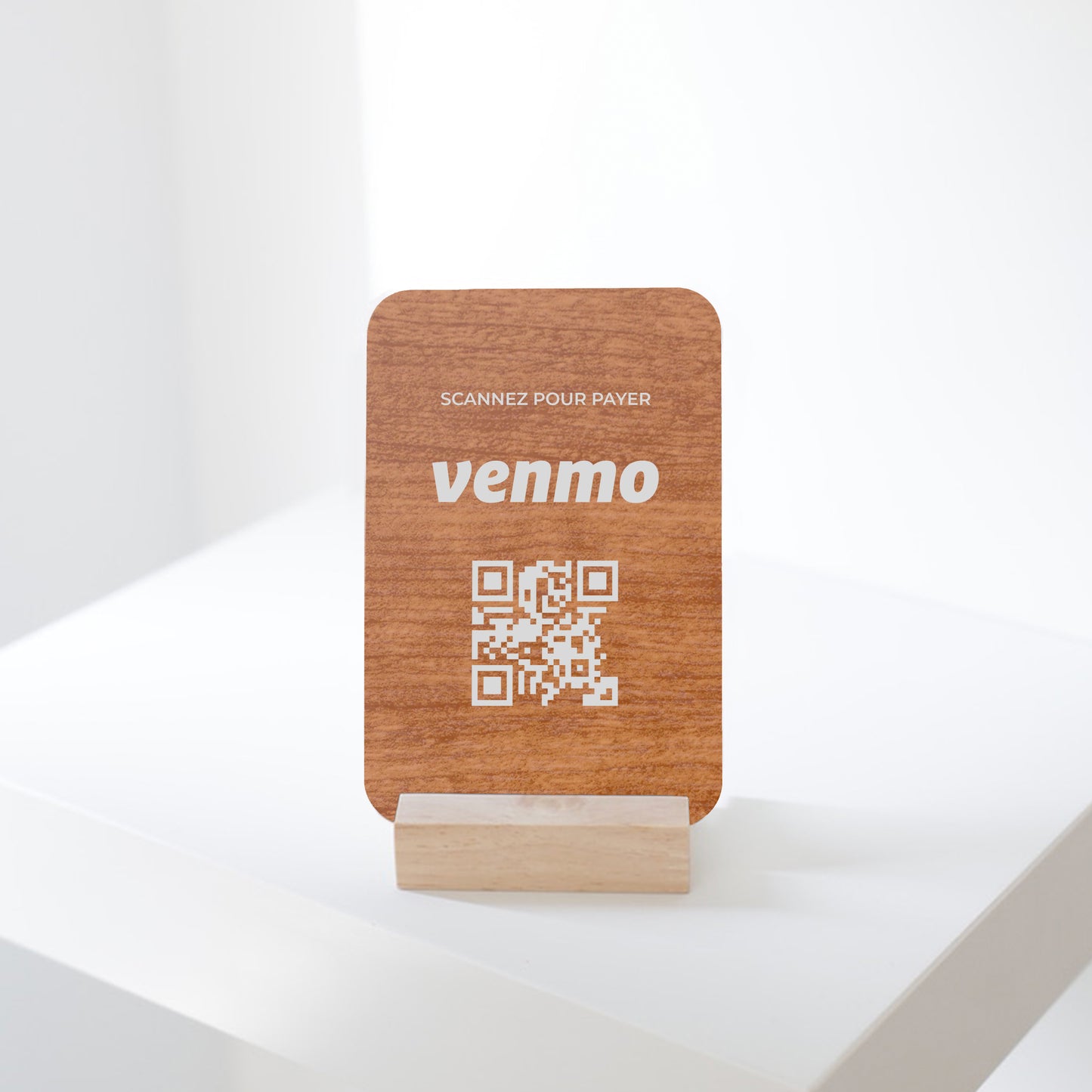 Présentoir en bois avec qr code pour les paiements Velmo