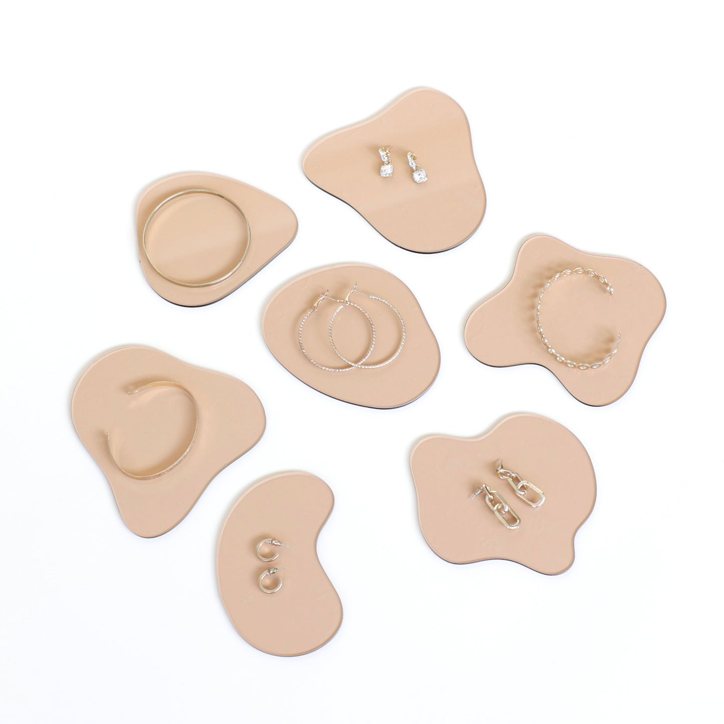 Ensemble de 7 plateaux en acrylique aux formes uniques, pour vitrines ou mises en scène originales en boutique