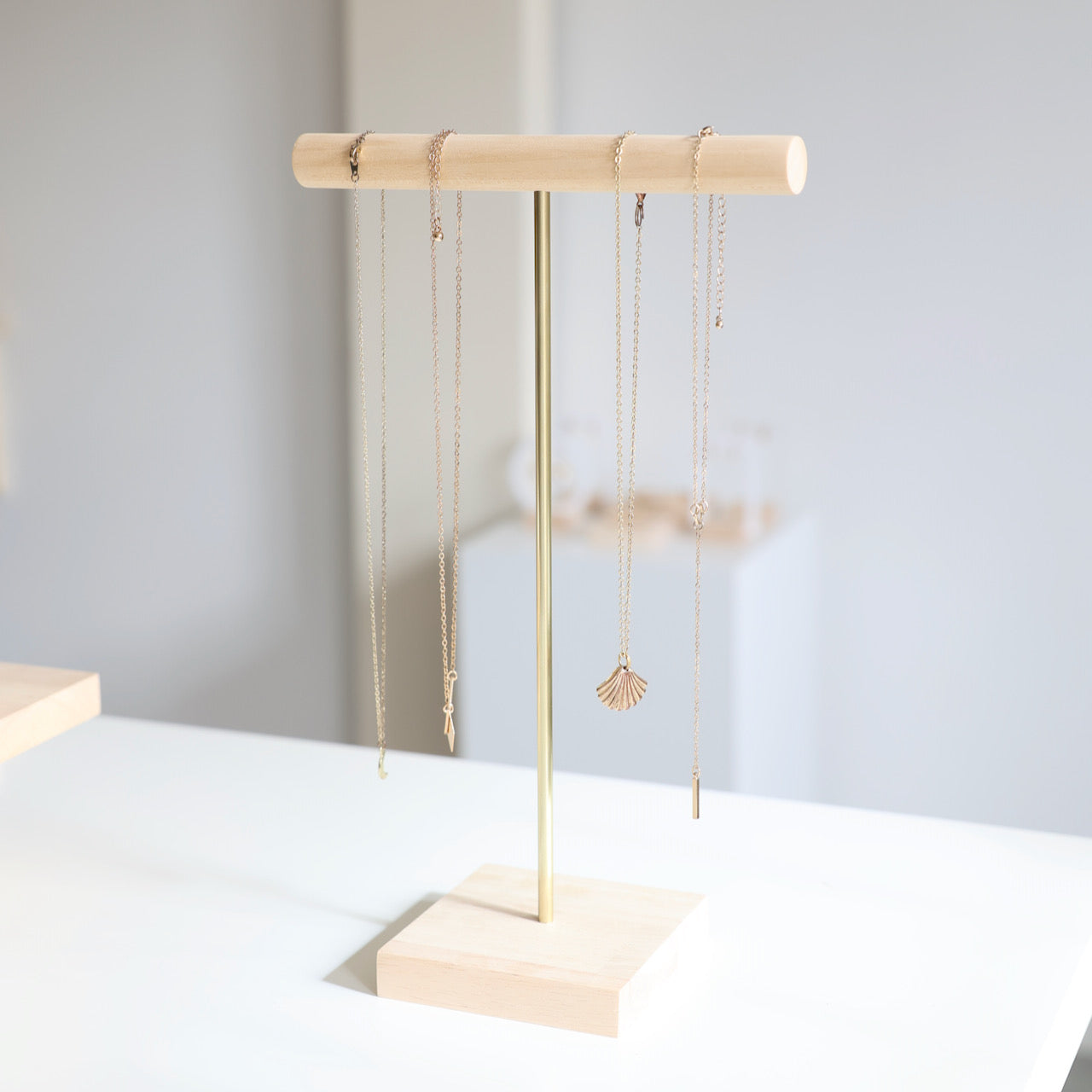 presentoir a bijoux en bois et metal or