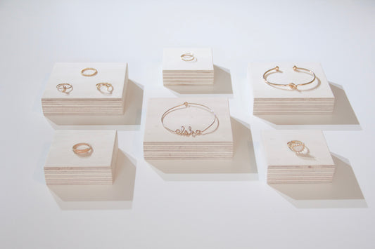 Wood: the best material to present your jewellery