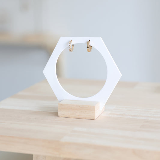 Modern, minimalist jewelry holder - Makk Design