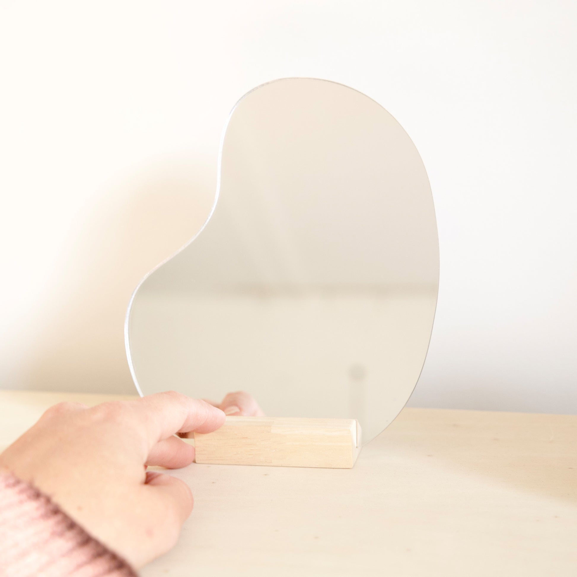 Round mirror for stores