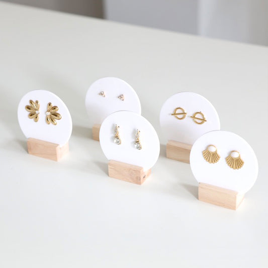 Minimalist earrings presentation stand
