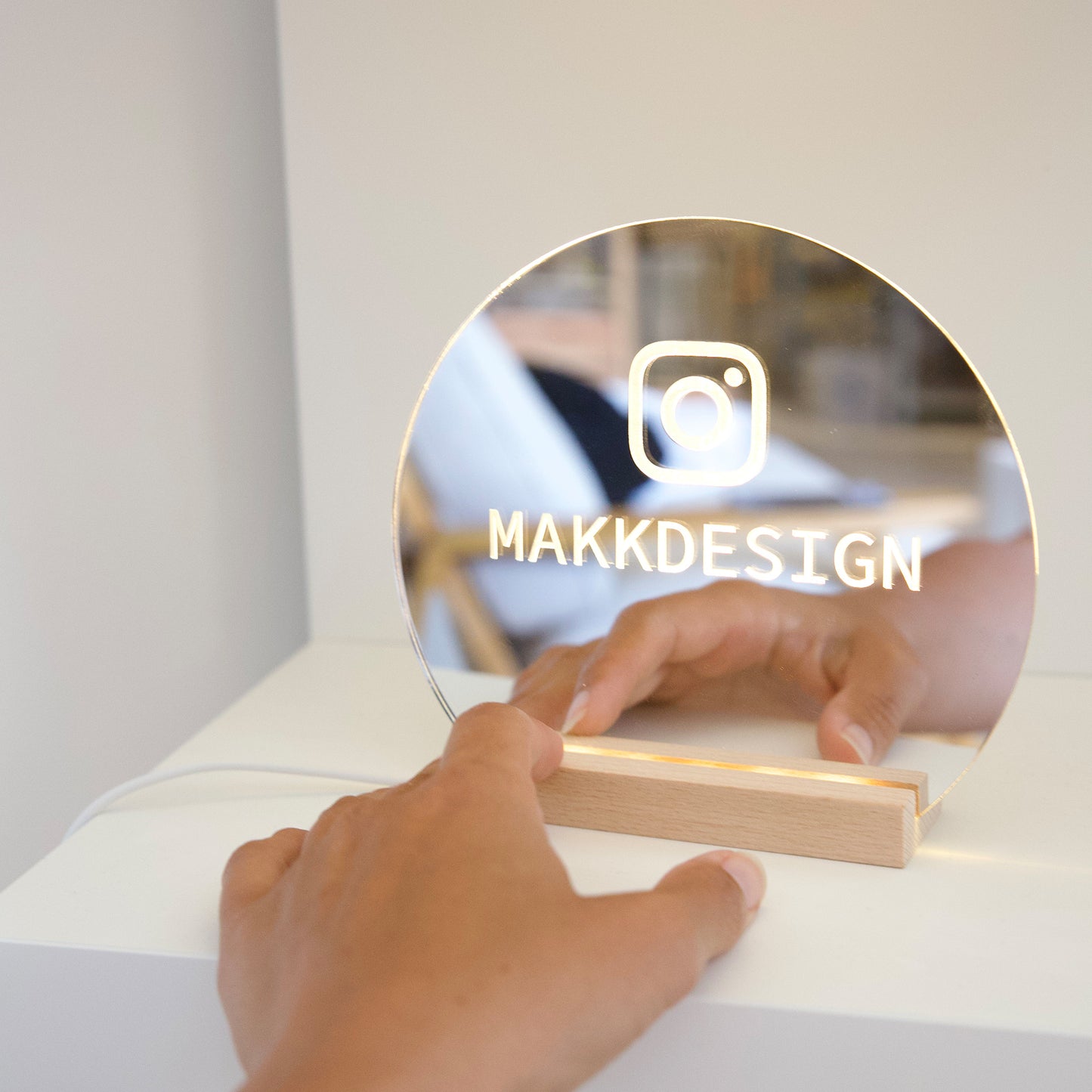 Customizable light mirror by Makk Design