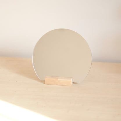 Small round free-standing mirror for boutiques and stores