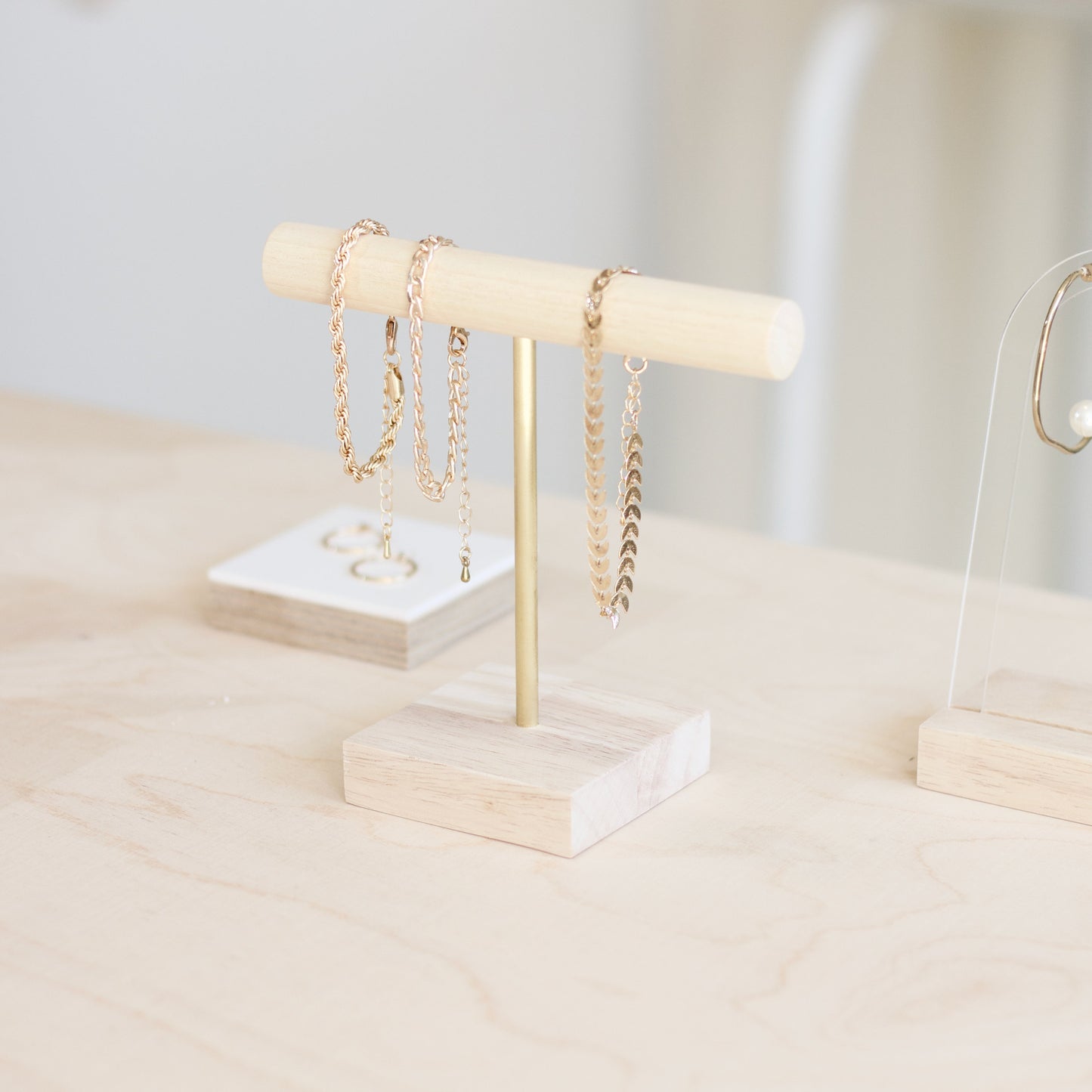 Wooden and gilded brass bracelet holder for stores