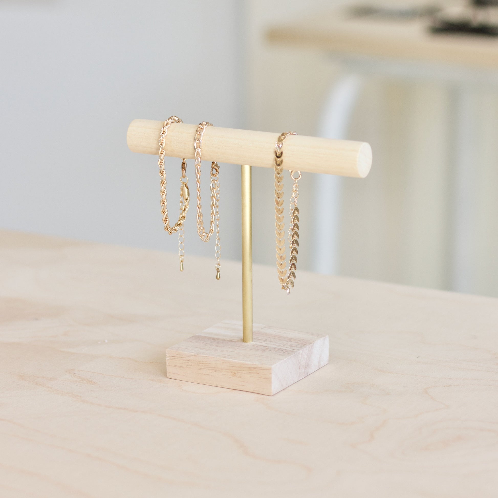 Wooden jewelry holder for professionals