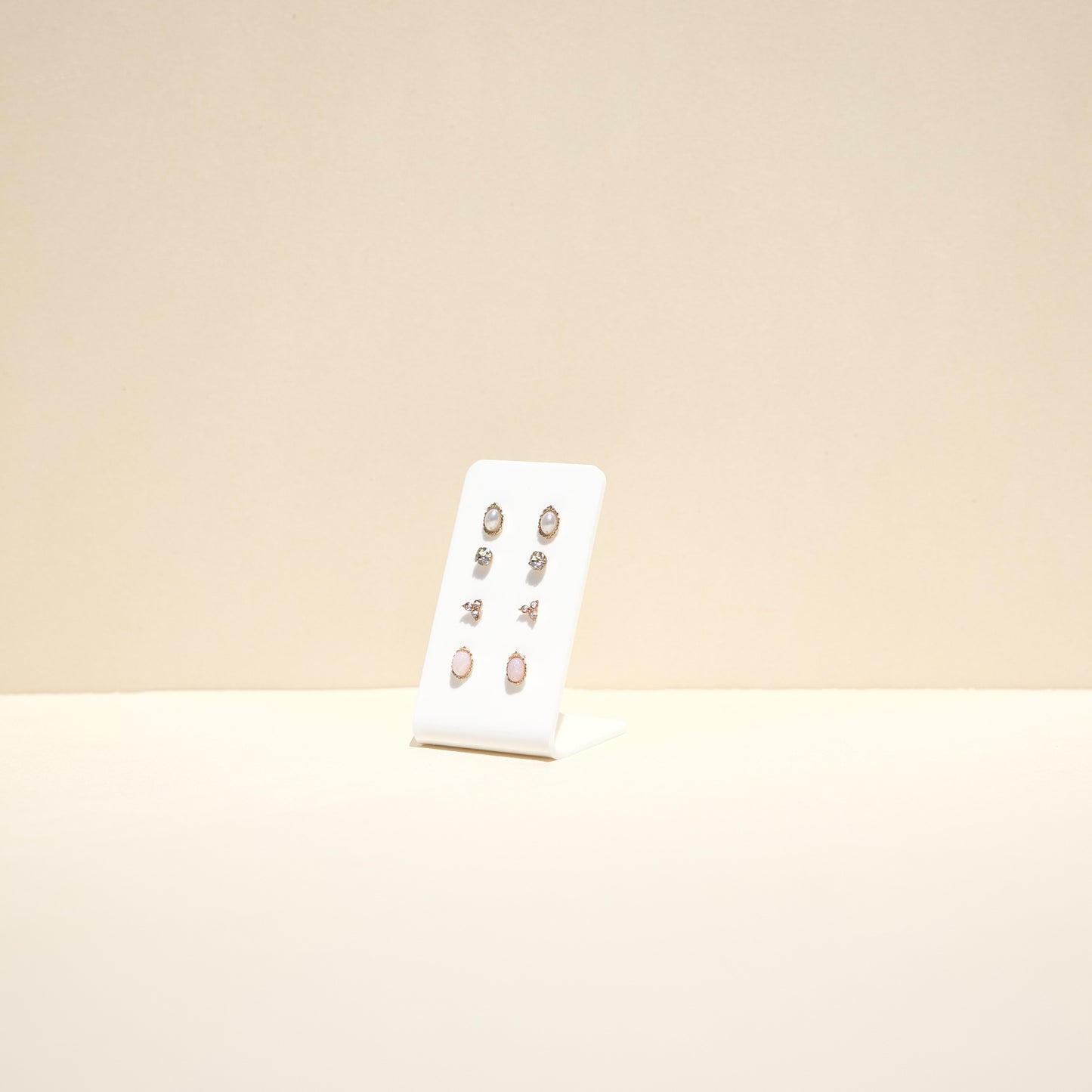 Minimalist earrings holder