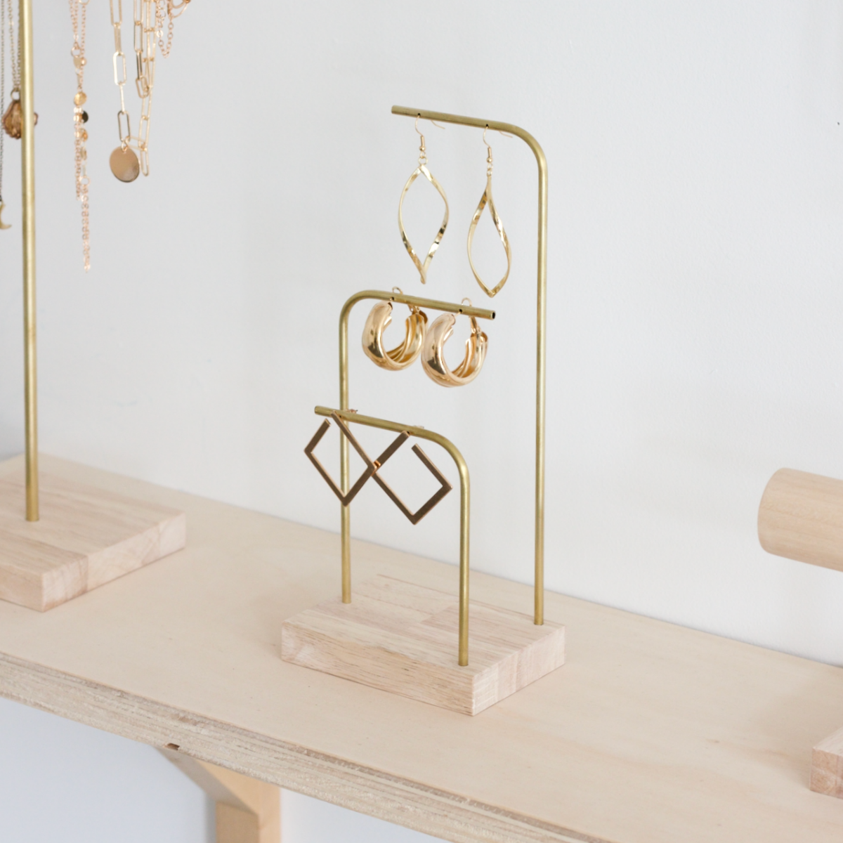 Modern and professional jewelry holder 