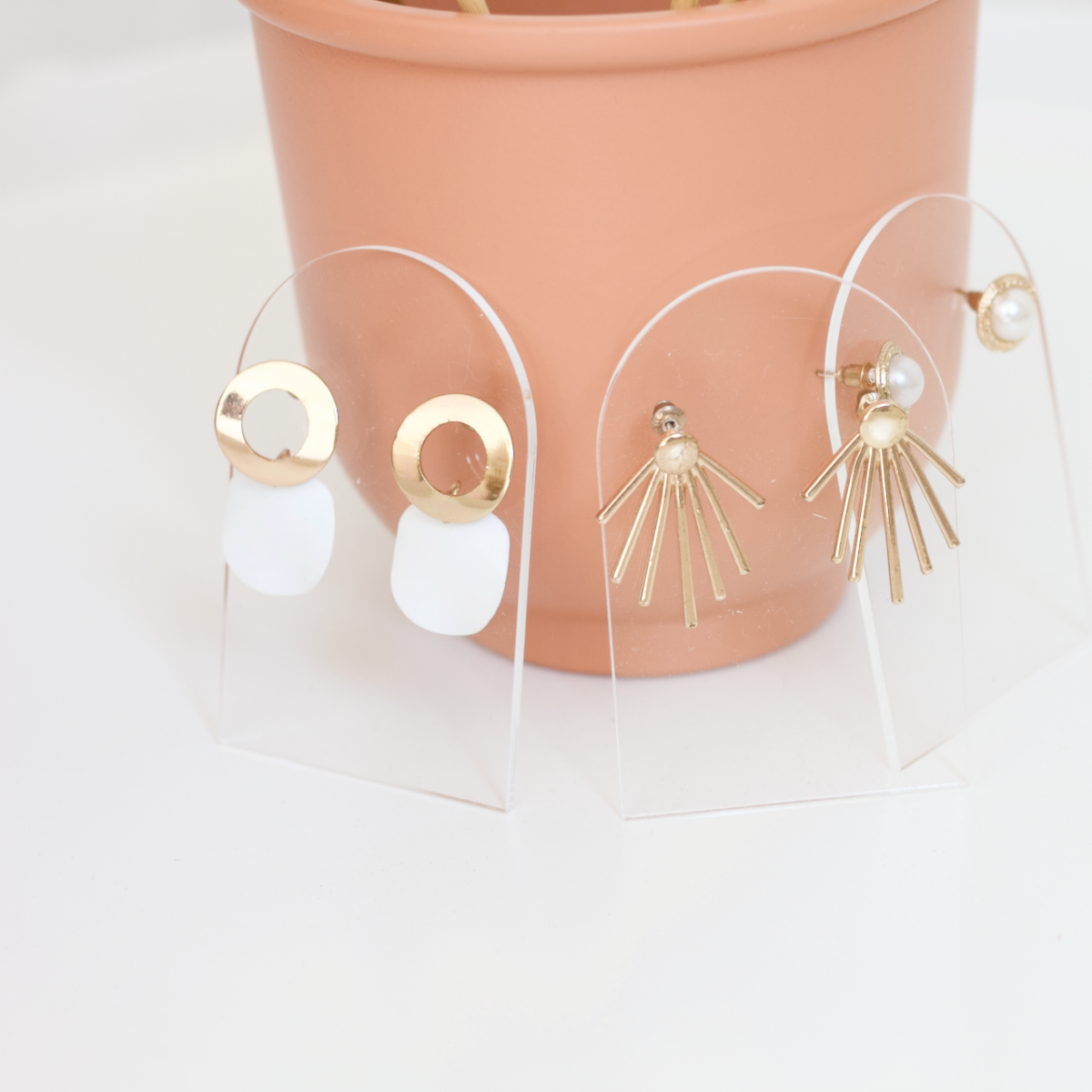 Small transparent jewelry holder