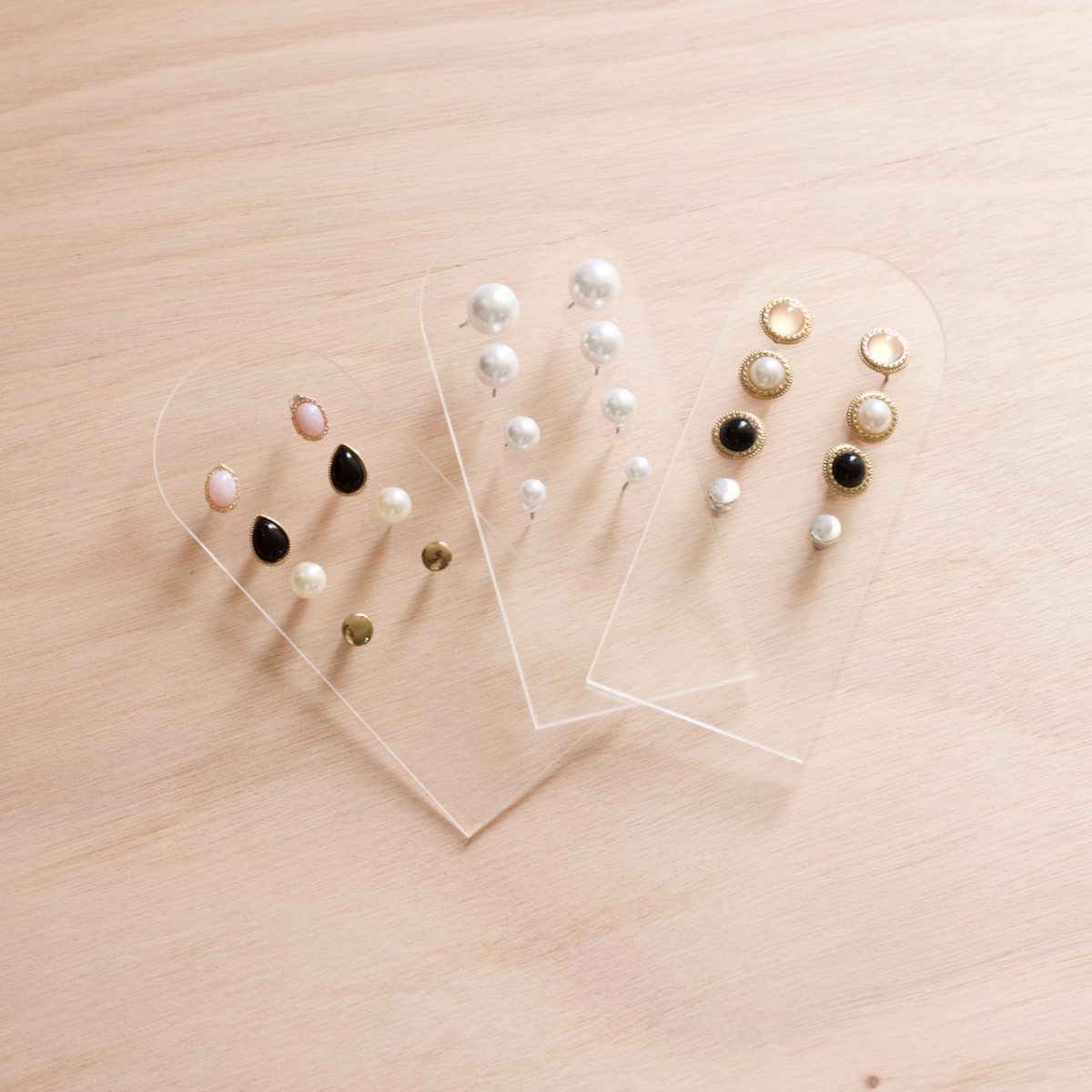 Jewelry and earrings holder for professionals