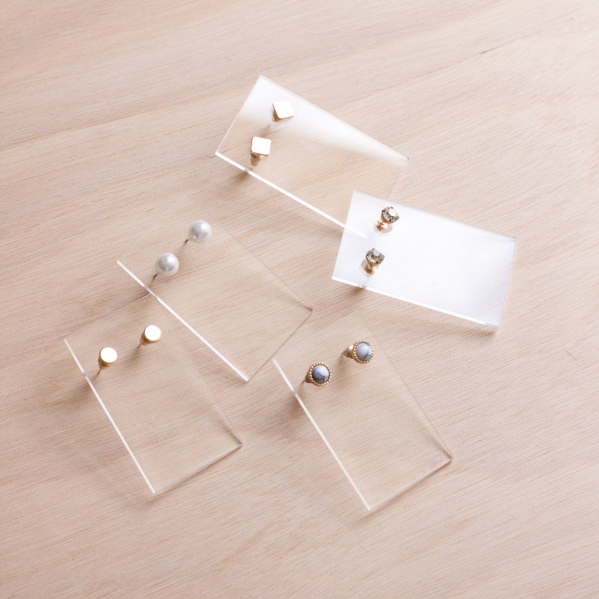 Transparent jewelry holder for professionals 