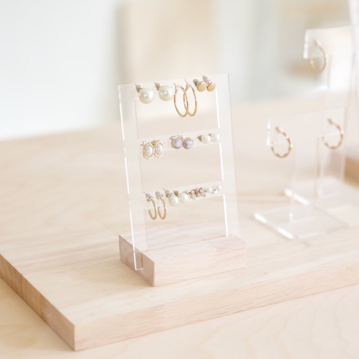 Modern jewelry display for professionals