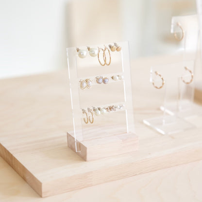 Modern jewelry display for professionals