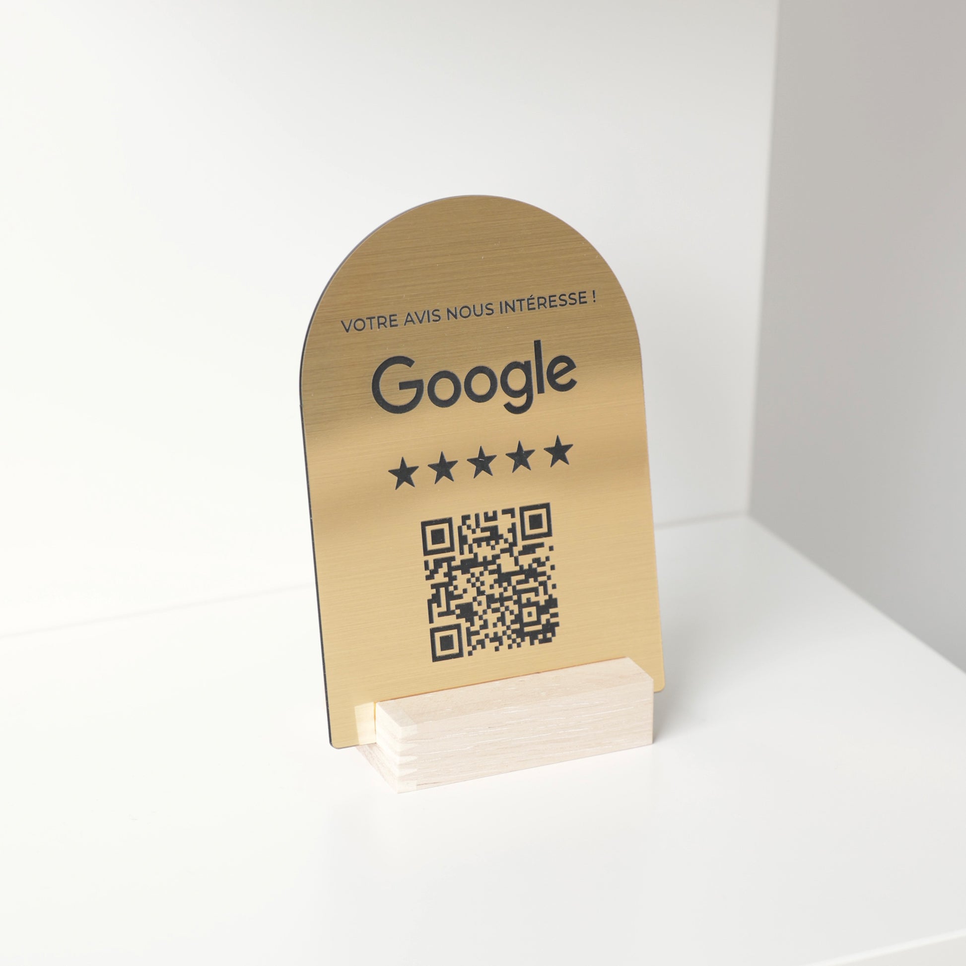 Plaque QR code personnalisée en acrylique doré, gravure laser pour avis Google, avec base bois élégante