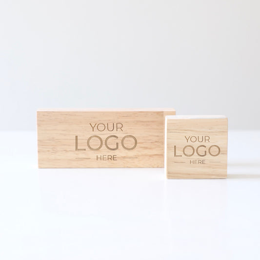 Rappel de marque en bois gravé Makk Design