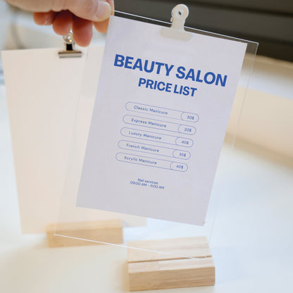 Présentoir NORA pour les documents en format A6, facile à utiliser, design épuré et fabriqué en France