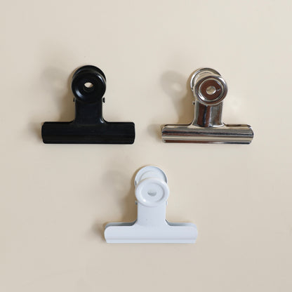 Pince en métal de 6 cm adaptée au présentoir en bois LIAM format A4