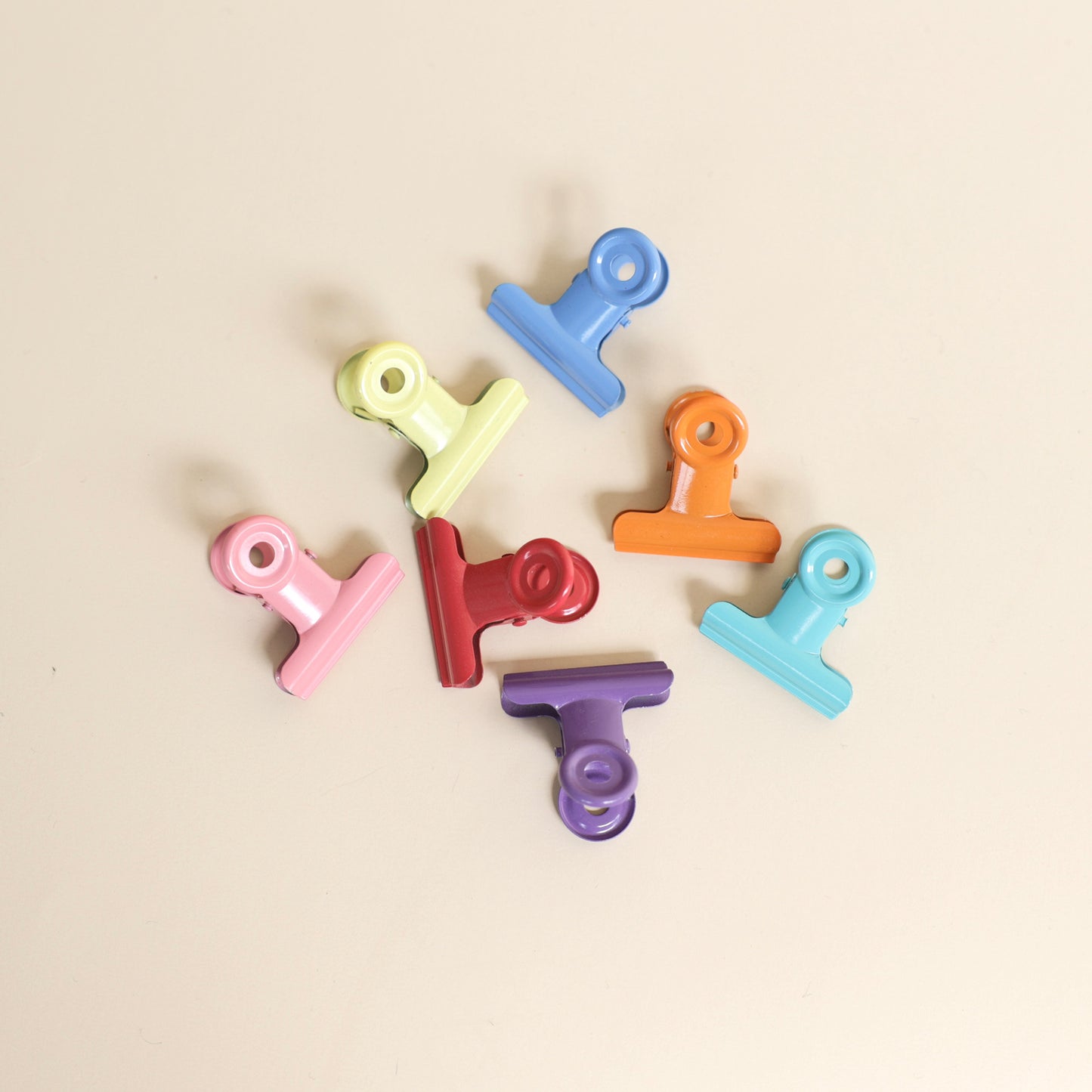 Pinces colorées en métal pour présentoir clipboard - Makk Design