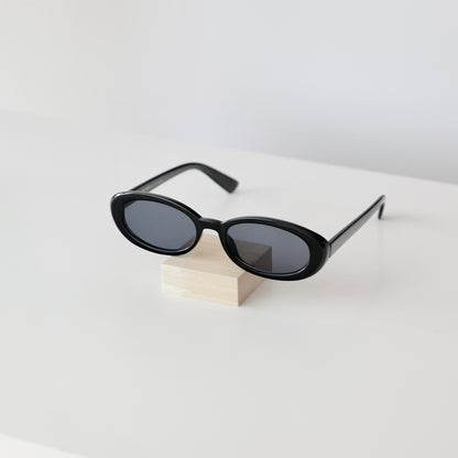 Plateau de présentation en bois forme carré, fabriqué en France pour mettre en avant en boutique une monture