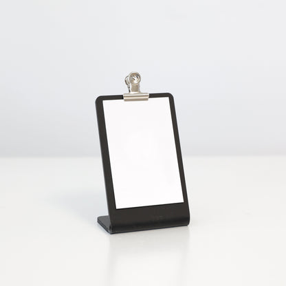 Support professionnel ROBBY en acrylique noir pour cartes de visite 85×55 mm. Idéal salon, marché, stand