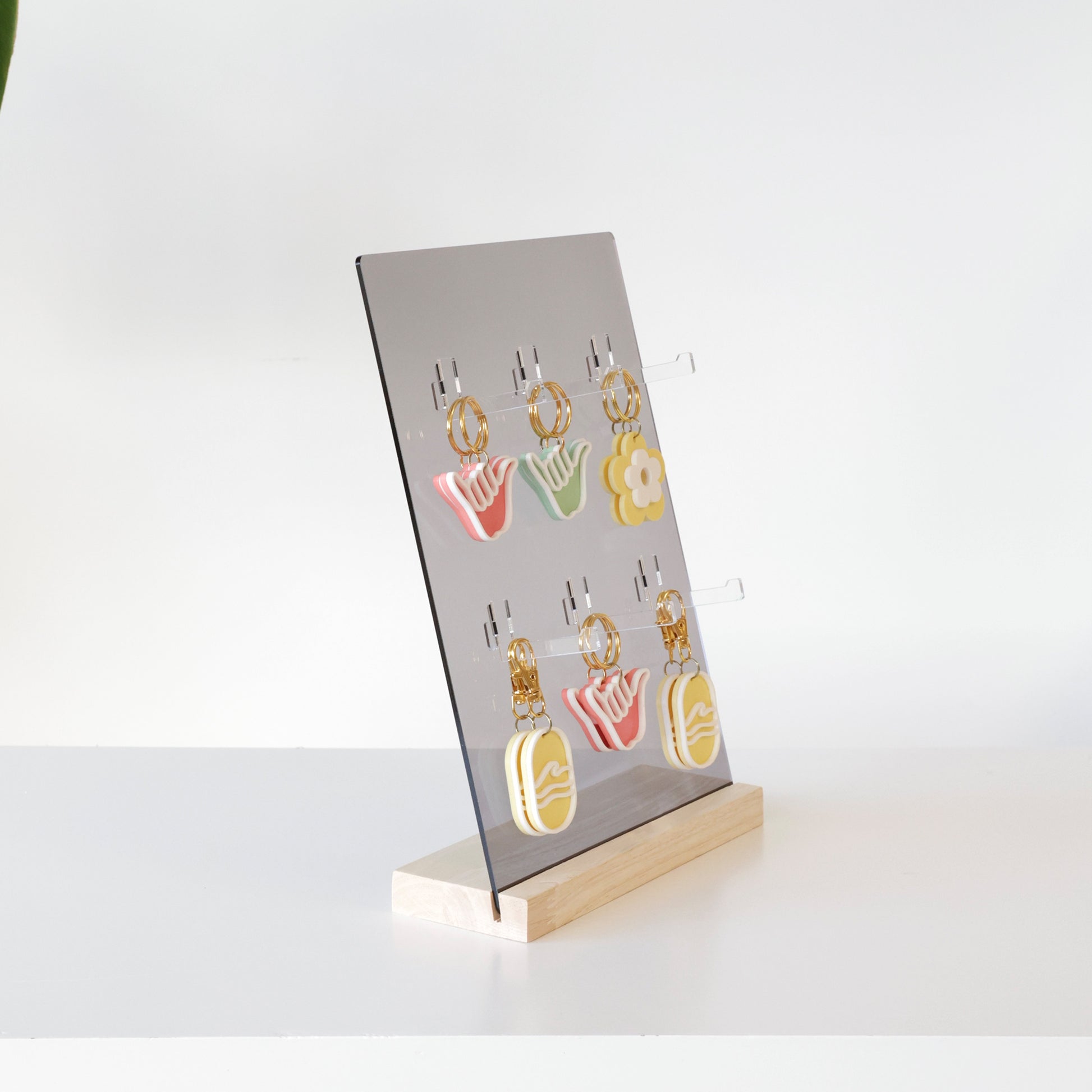 Présentoir moderne transparent, pour présenter des porte-clés et petits objets en boutique