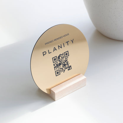 Présentoir QR code pour réservation rapide sur Planity, gravure laser nette, fabriqué en France.