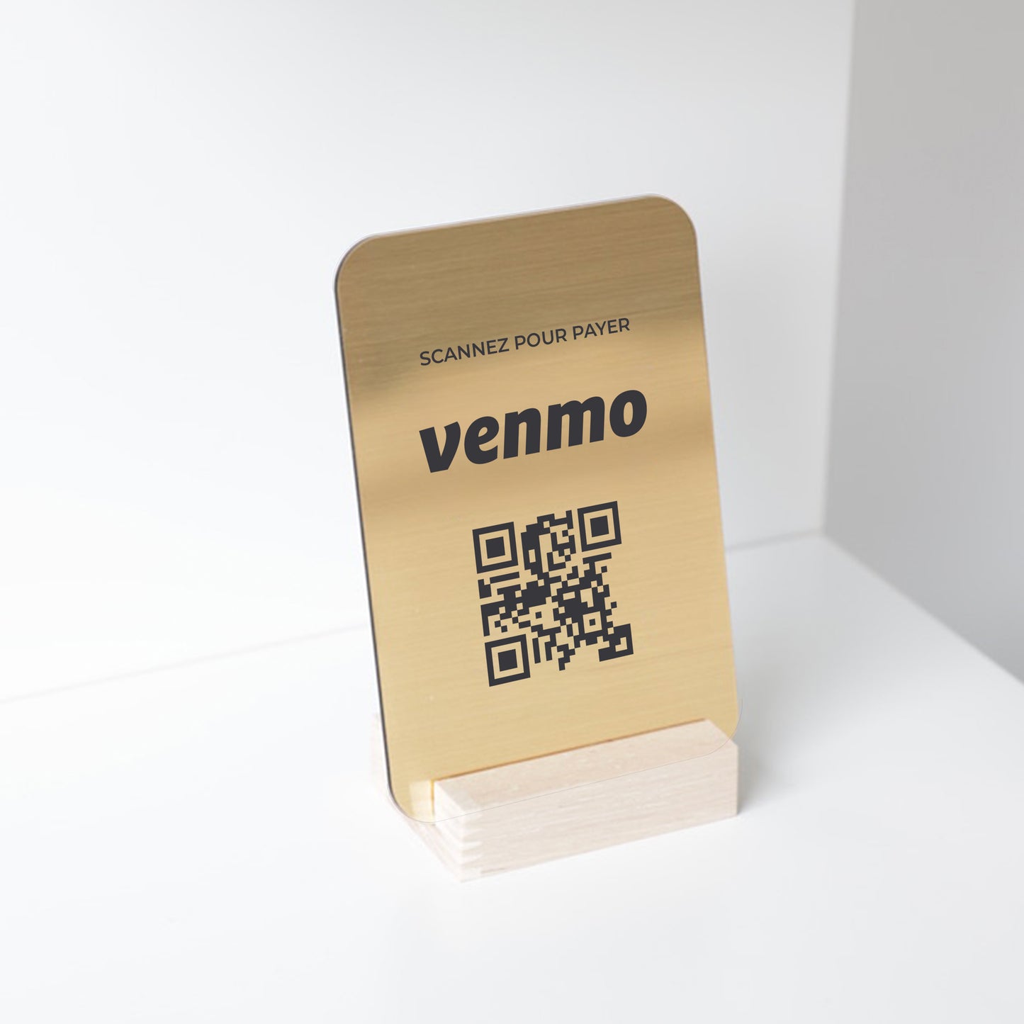 QR code Venmo intégré sur un présentoir personnalisé, fabriqué en acrylique doré et base en bois