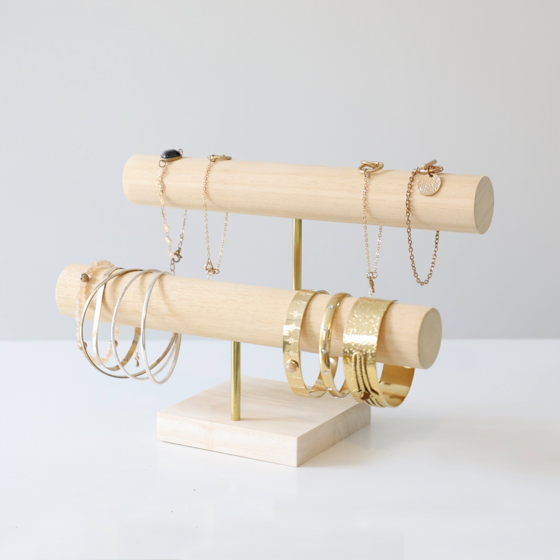 SOFIA bracelet display in wood and brass Makk Design – makkdesign