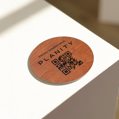 Sticker autocollant effet bois pratique et moderne pour optimiser vos rendez-vous, gravé au laser en France.