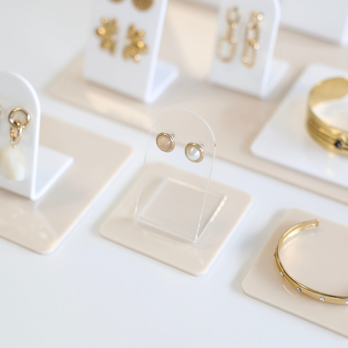 porte-bijoux en acrylique pour boutiques
