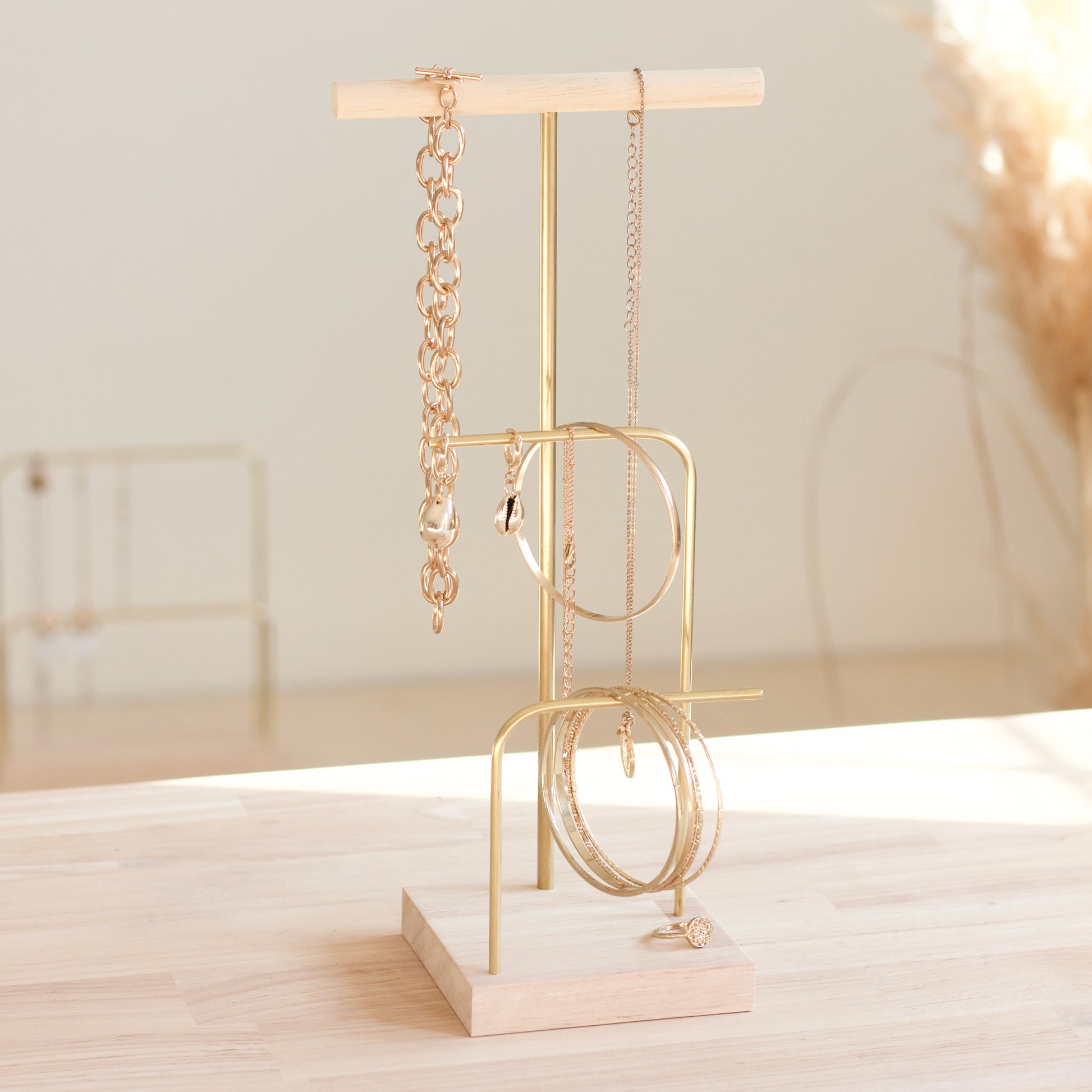 support pour bijoux professsionel sur un stand de salon du bijoux