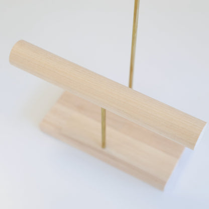 portant à bijoux en bois