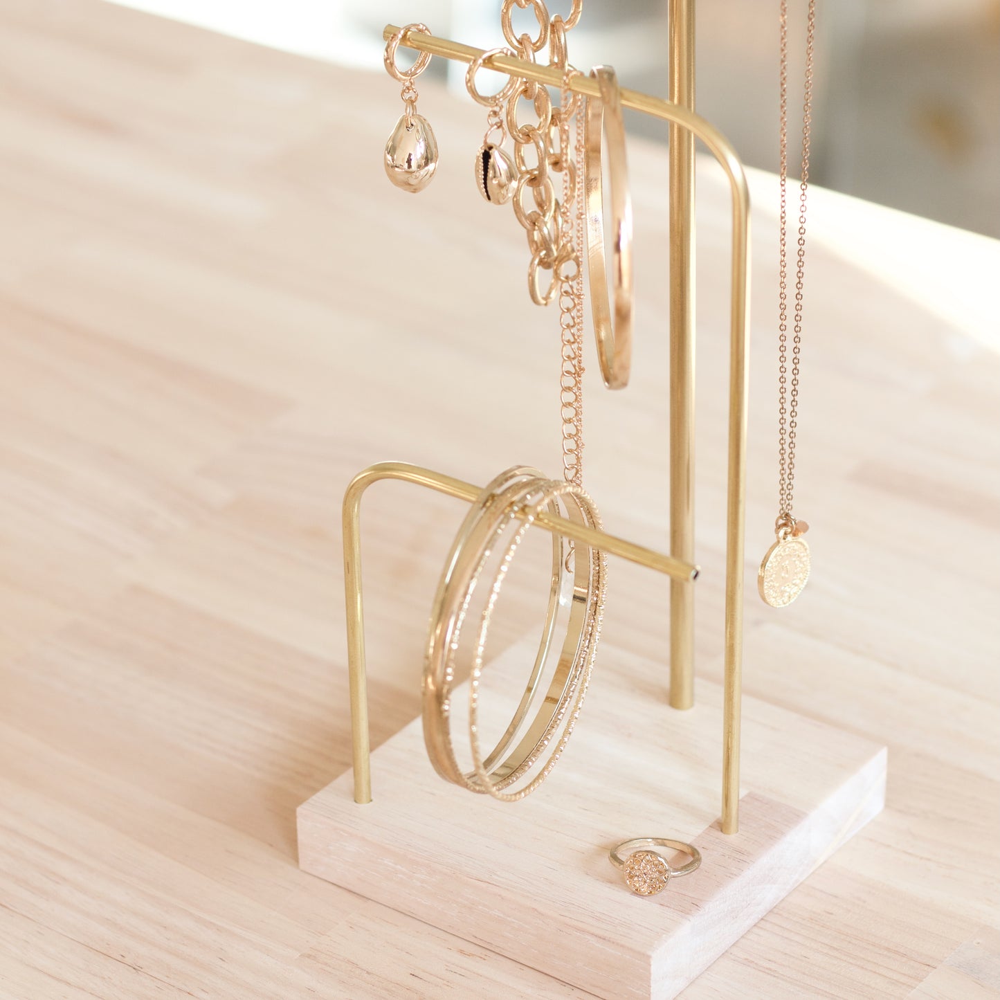 support pour bijoux en bois et laiton doré destiné aux createurs de bijoux 