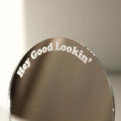 Miroir avec socle en bois en forme de rond