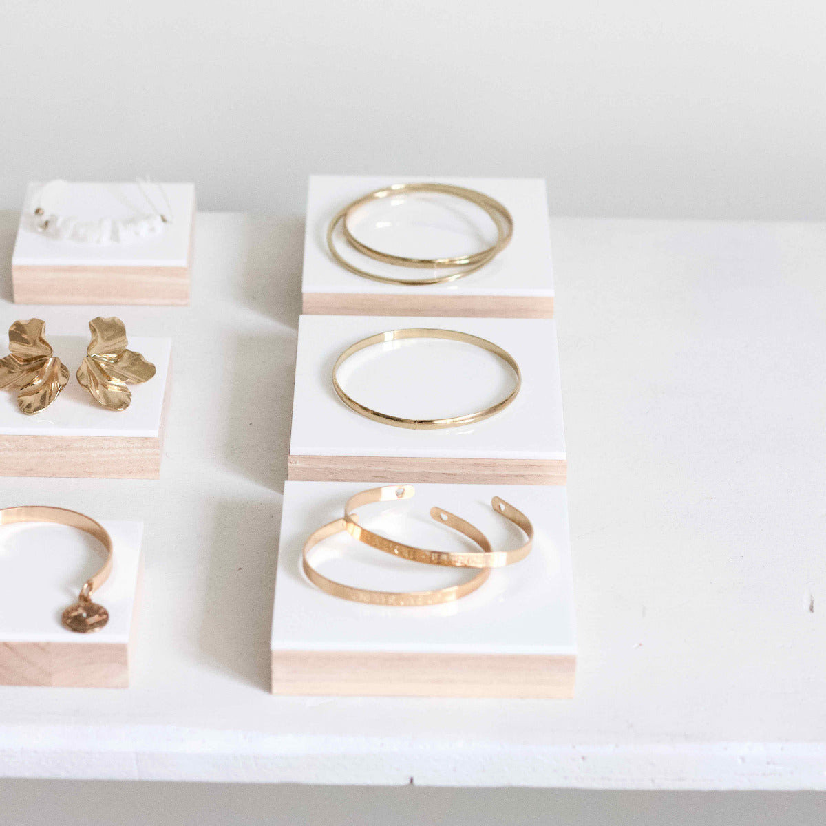 Vitrine Murale Plateaux à Bijoux En Bois Massif Oirlv - Organiseur Empilable Blanc Crème - 25x17x3 Cm Présentoir Rangement
